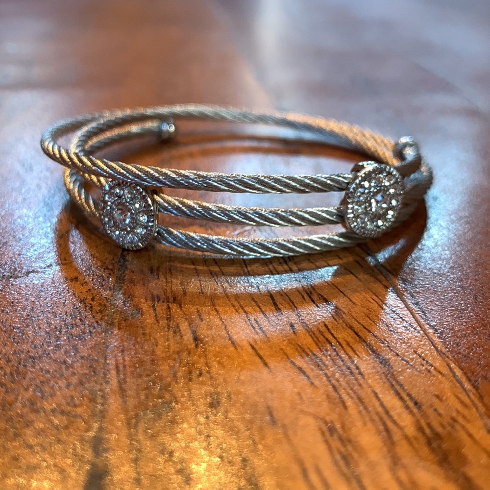 Bracelets - Picture 2 of 7